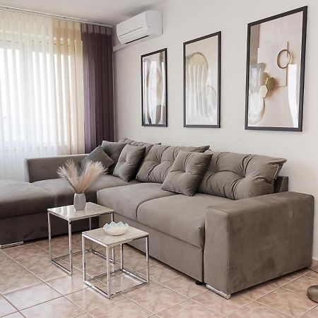 Two Identical Designer 2Bd Flats With Sea View In Balchik By Flat Mаnager Apartment Bagian luar foto