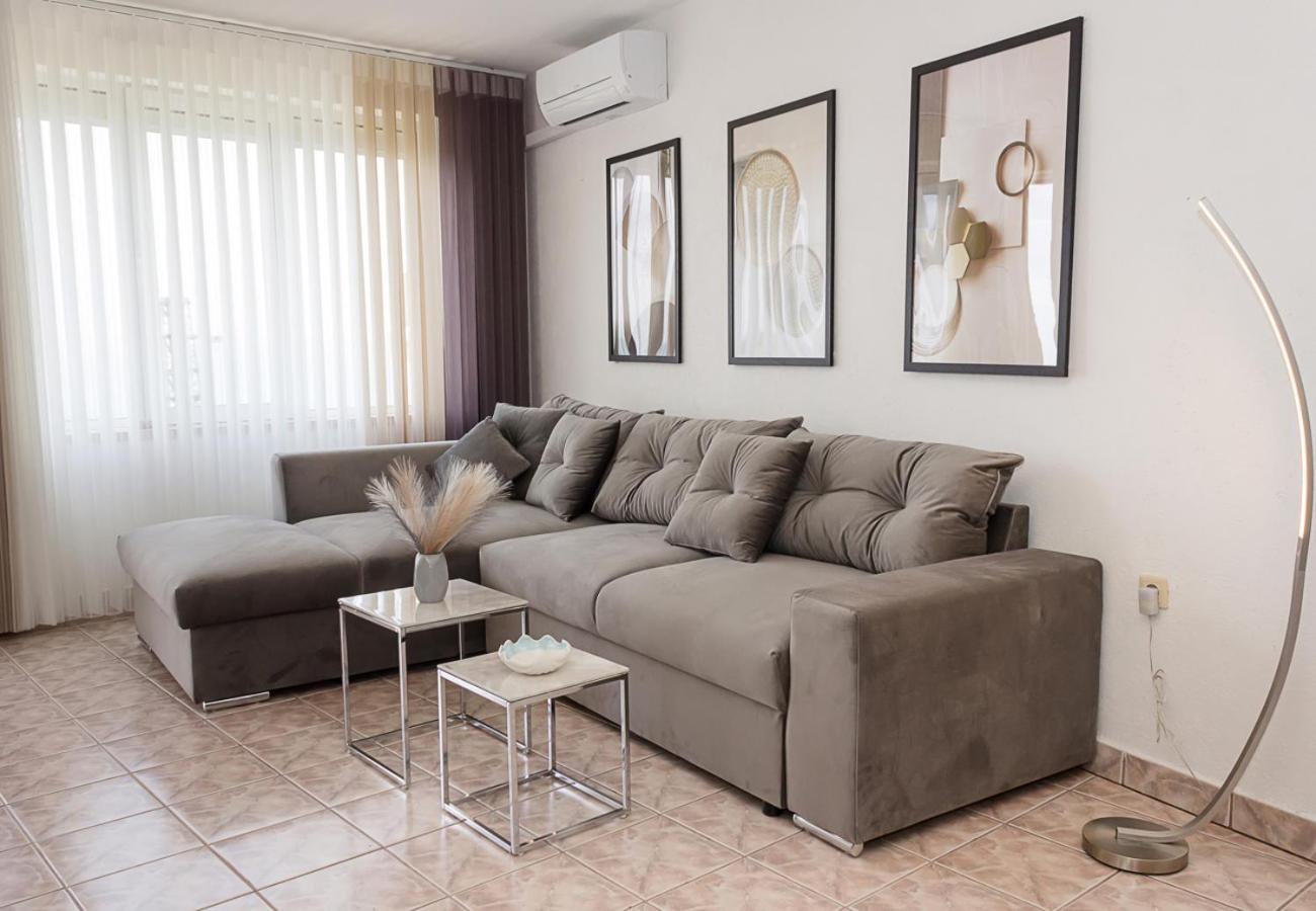 Two Identical Designer 2Bd Flats With Sea View In Balchik By Flat Mаnager Apartment Bagian luar foto
